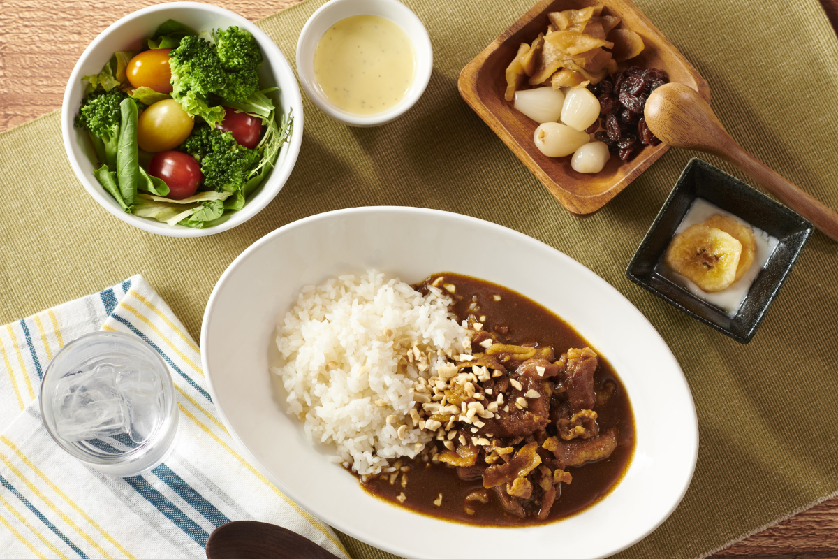 カレー盛り付け写真